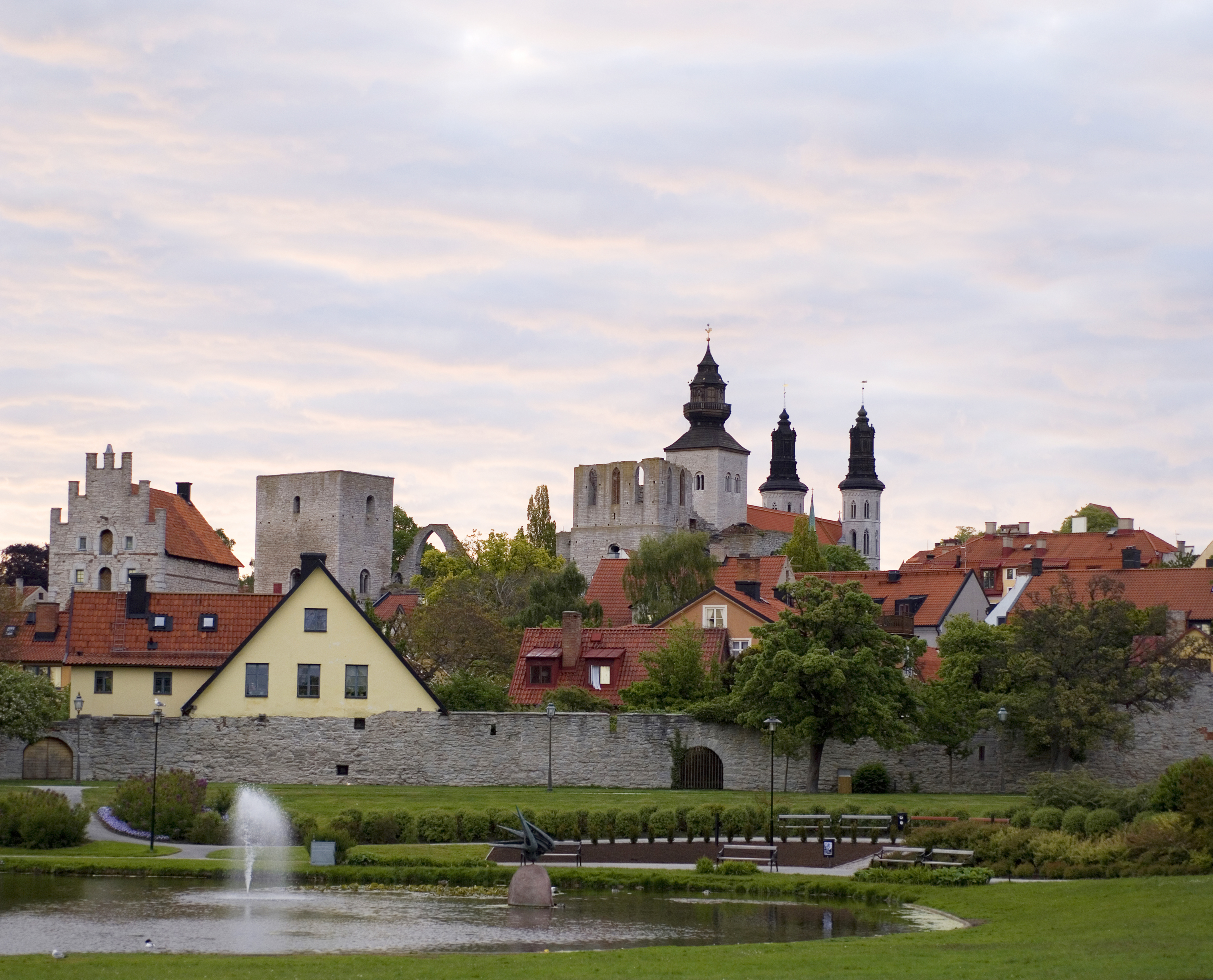 Almedalen_visby.jpg